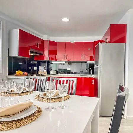 Modern With Private Parking & Ocean View & Coffee Corner Apartment *