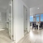 Modern With Private Parking & Ocean View & Coffee Corner
